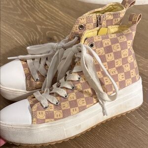 Art Class Checkered High-Top Sneakers - Cream and White